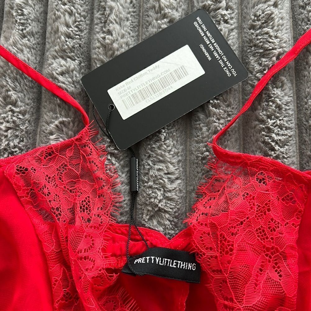 PrettyLittleThing Lace Trim Romper/Teddy NWT - Picture 3 of 6